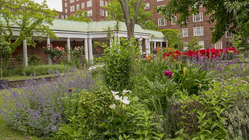 UK_London_DolphinSquare_byBethRussell_2018_sig_003.jpg Dolphin Square, London, UK